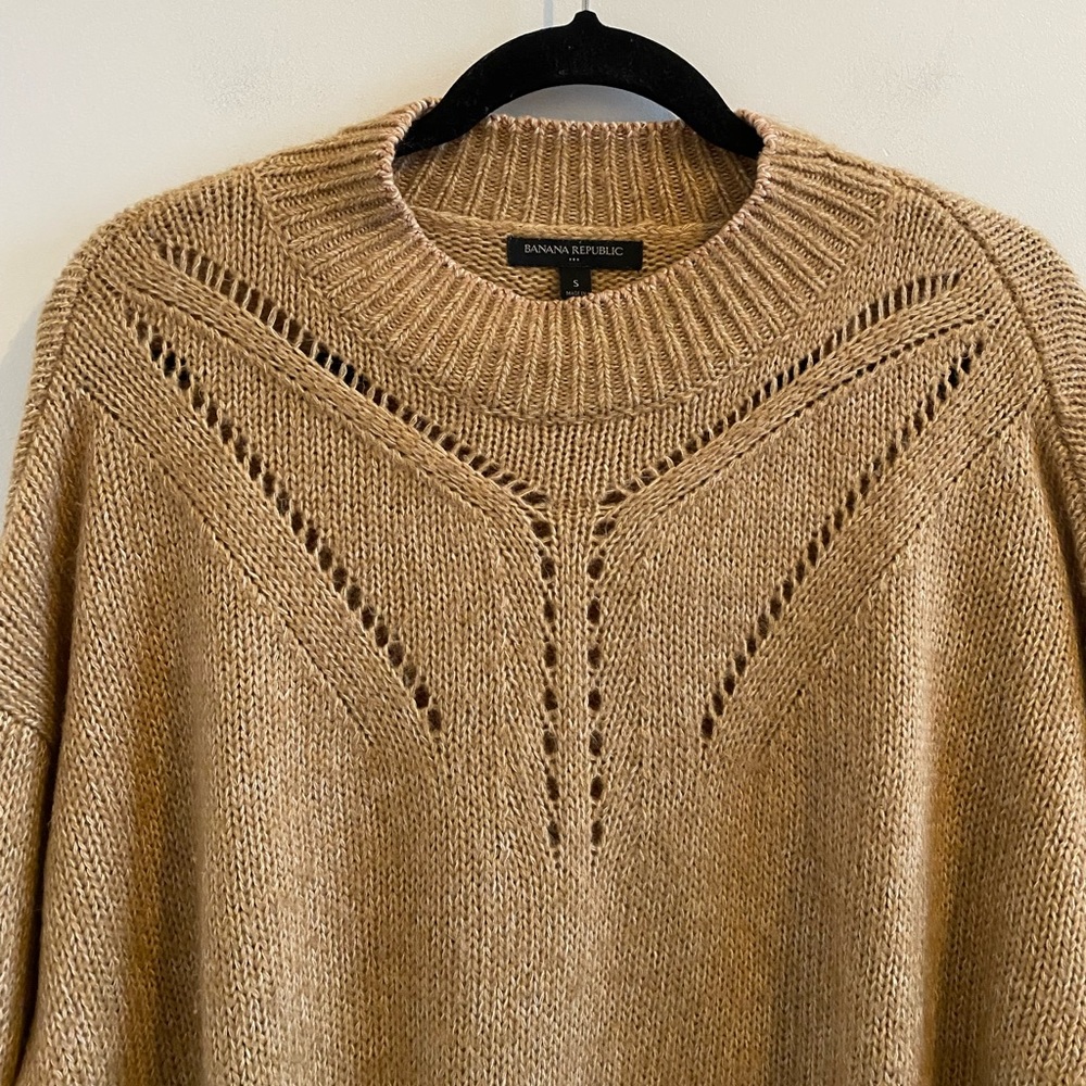 Banana Republic Camel Knit Cozy Perforated Pullover Sweater Size Small - Picture 2 of 6
